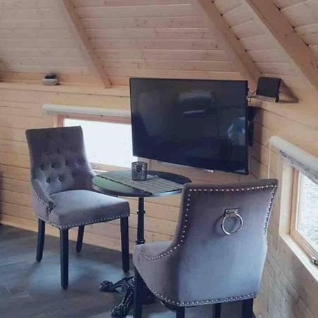אינברנס Unique Luxury Cabin מראה חיצוני תמונה
