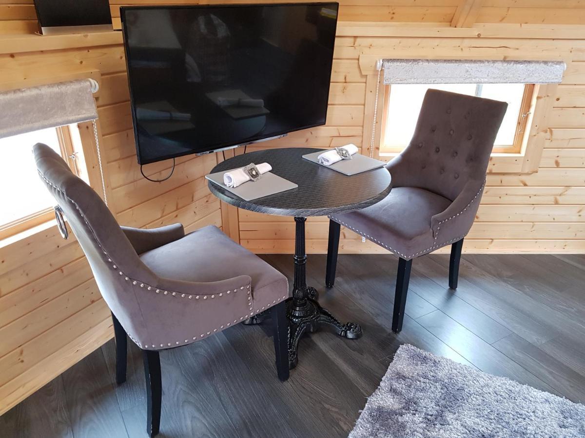 אינברנס Unique Luxury Cabin מראה חיצוני תמונה